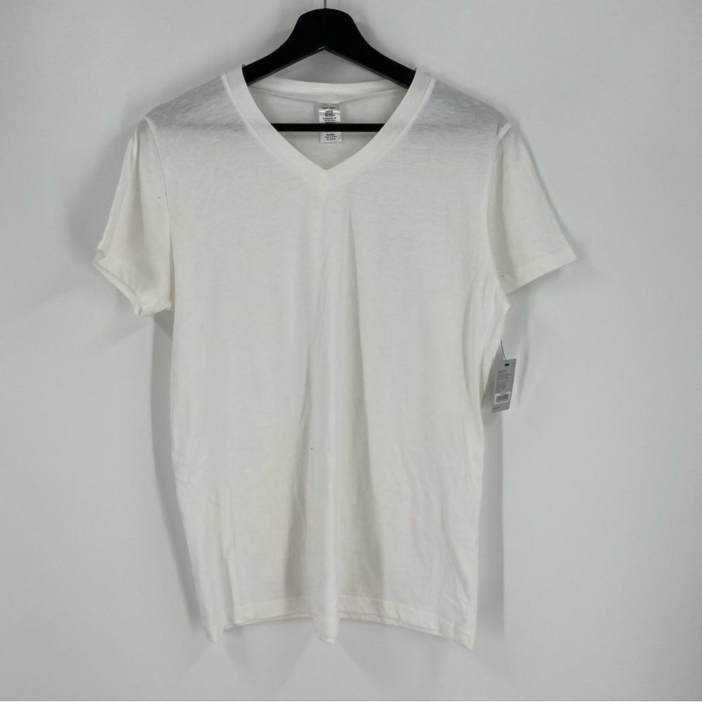 West Loop Women’s V Neck Short Sleeve White Basic Tee size L